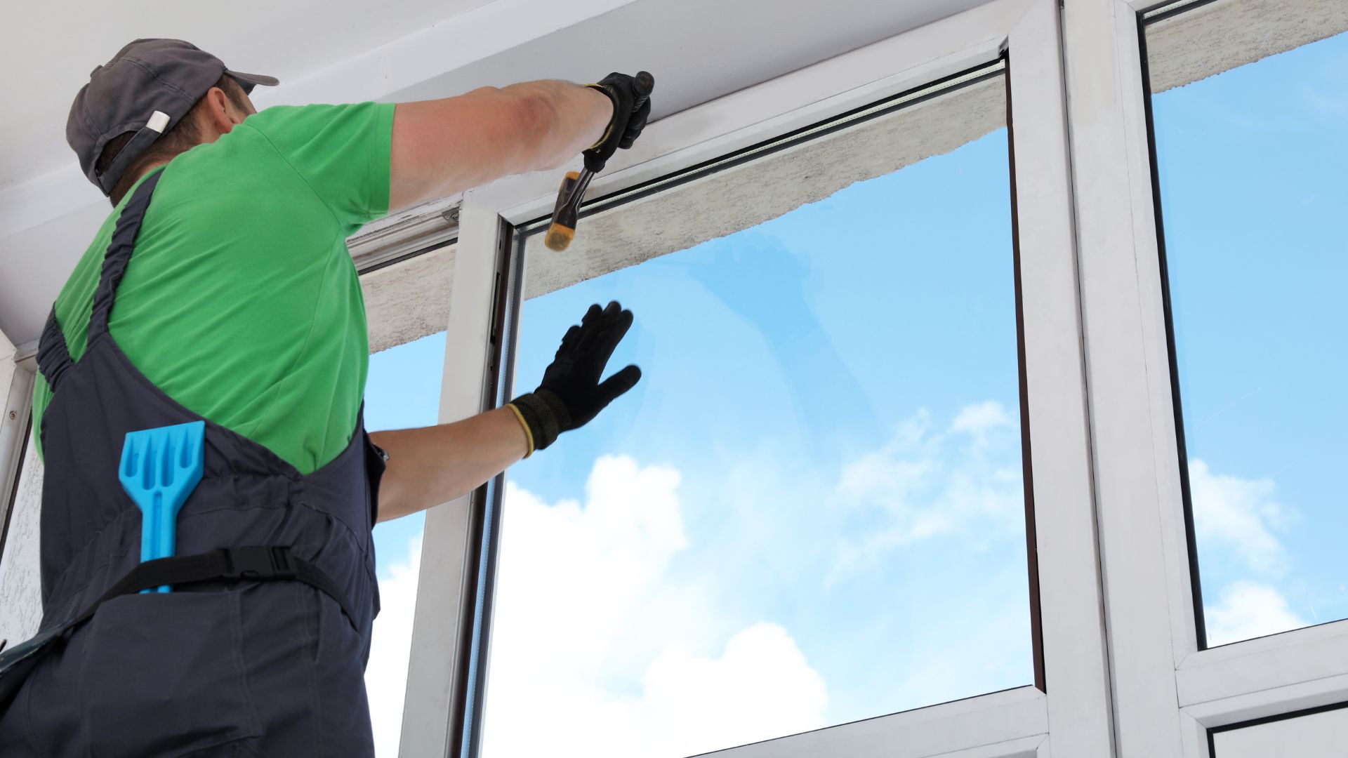 Le processus pour changer une fenêtre double vitrage PVC