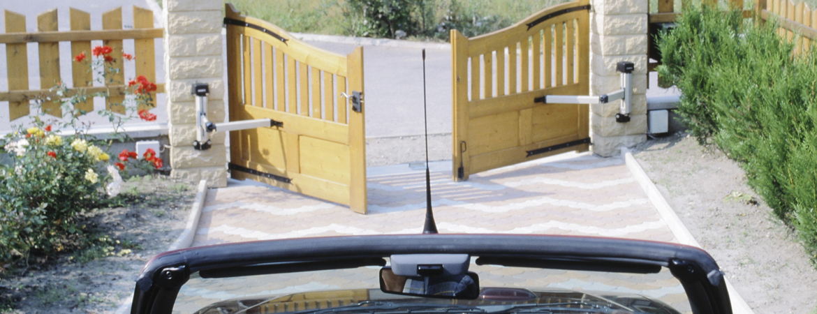 Portail automatique pour entrer facilement la voiture dans le jardin