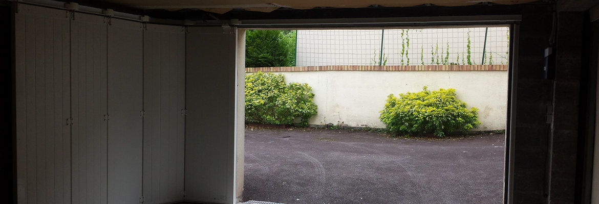 La porte adaptée aux garages avec une faible hauteur de plafond et retombée de linteau