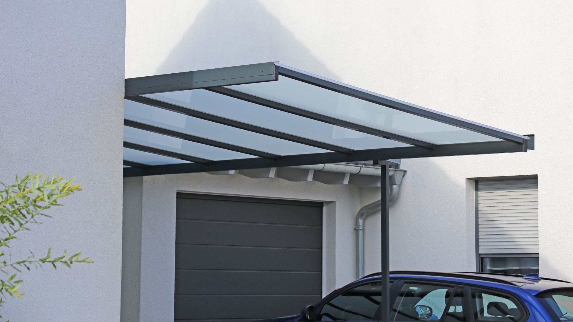 Guide complet du carport alu adossé - Choix, installation & inspirations