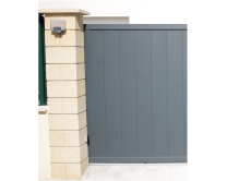 Portail coulissant gamme LACRONAN en aluminium sur mesure, <br/><b>Nez de portail caché <br/>par un poteau</b><br/><br/><br/>