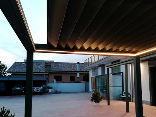 Pergola à toiture rétractable