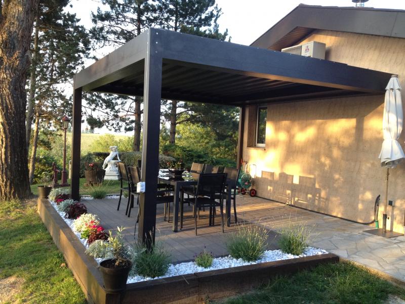 pergola alu sur terrasse bois