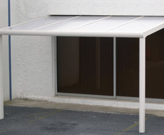 Pergola avec toit en polycarbonate et structure en alu gris anthracite