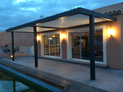 Pergola bioclimatique à lames orientables