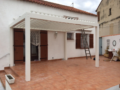 Pergola bioclimatique à lames orientables