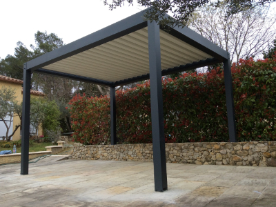 Pergola bioclimatique à lames orientables