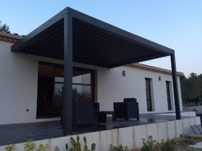 Pergola bioclimatique à lames orientables