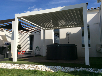 Pergola bioclimatique à lames orientables