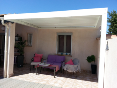 Pergola bioclimatique à lames orientables
