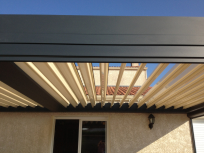 Pergola bioclimatique à lames orientables