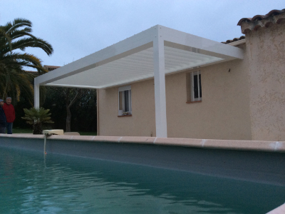 Pergola bioclimatique à lames orientables