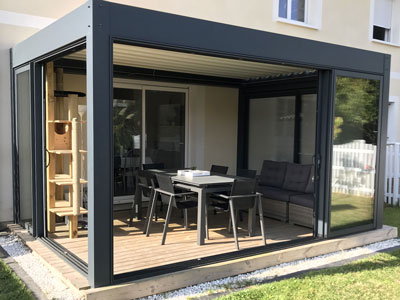 Pergola bioclimatique à lames orientables