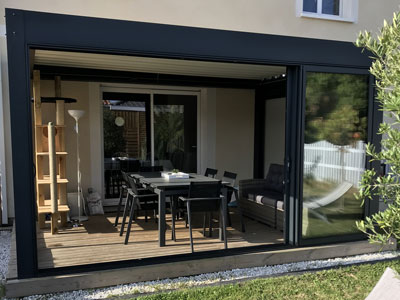 Pergola bioclimatique à lames orientables
